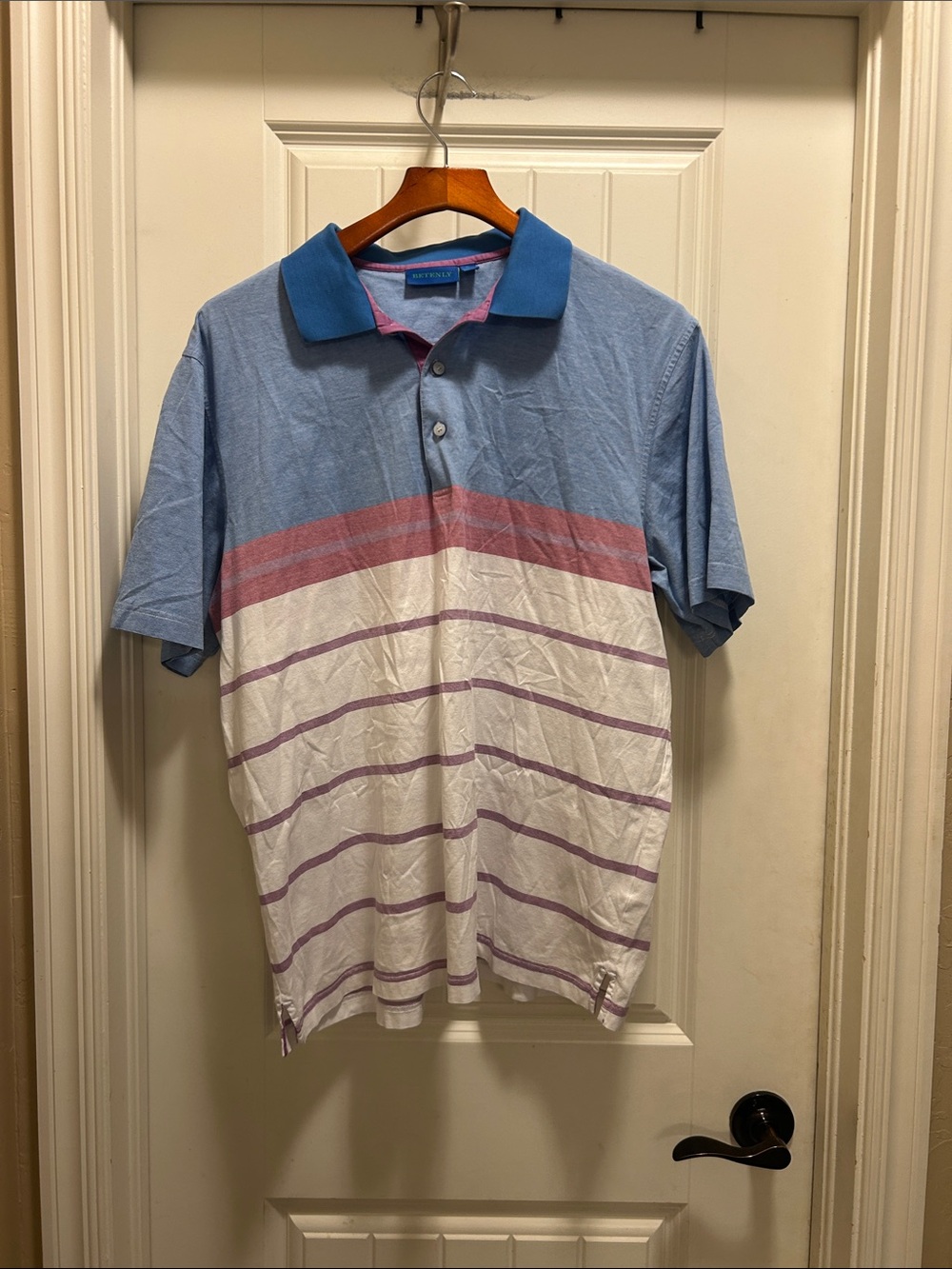 Like NEW Betenly Men's Light Blue and White Striped Polo golf  Shirt